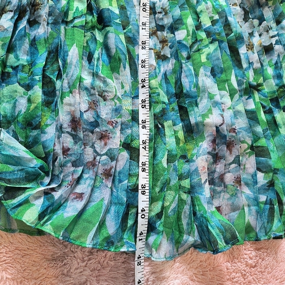 Vy's Closet Tiered Pleated Floral Maxi Dress Size Medium - Picture 10 of 10